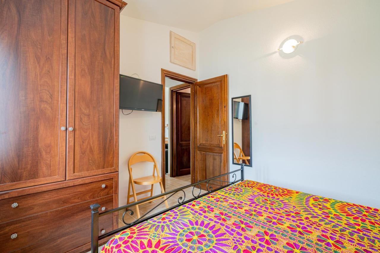 Appartamento Trilocale Le Canne 4 Posti Letto Con Giardino E Posto Auto Privato San Teodoro  Exterior foto